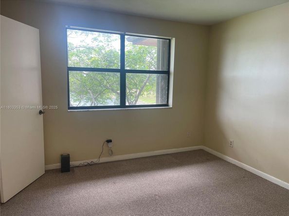 1124 NW 106th Ter 202, Pembroke Pines FL 33026