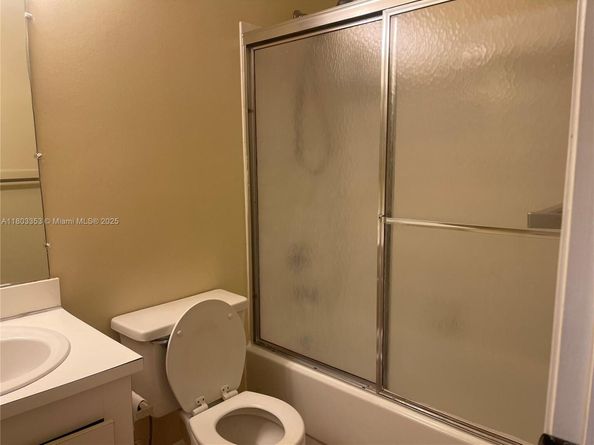1124 NW 106th Ter 202, Pembroke Pines FL 33026