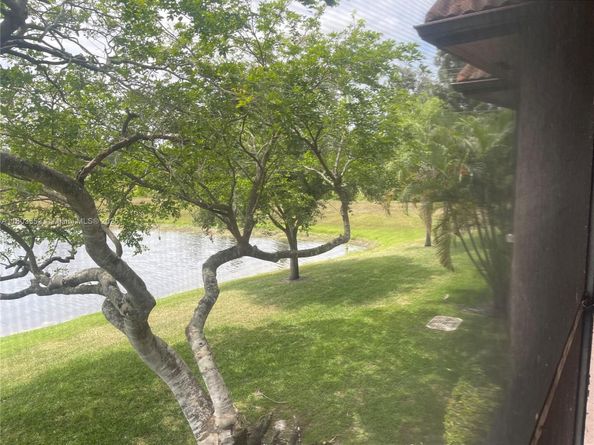 1124 NW 106th Ter 202, Pembroke Pines FL 33026