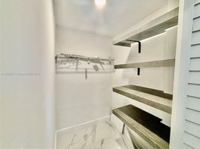 8900 NW 33rd Ave Rd, Miami FL 33147