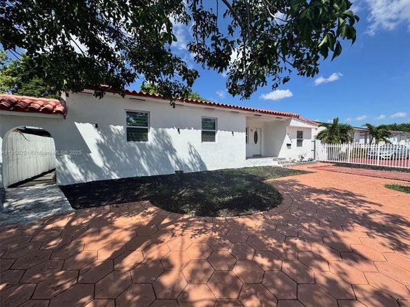 8900 NW 33rd Ave Rd, Miami FL 33147