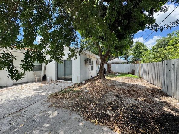 8900 NW 33rd Ave Rd, Miami FL 33147