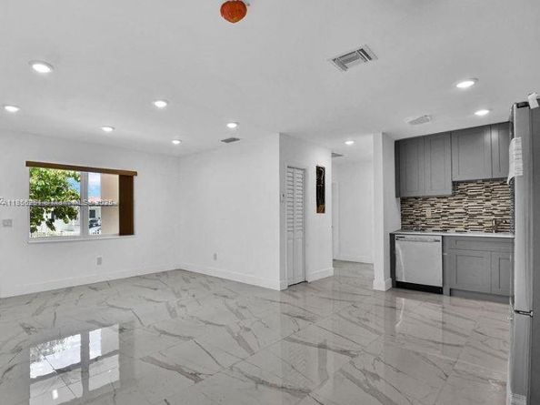 8900 NW 33rd Ave Rd, Miami FL 33147