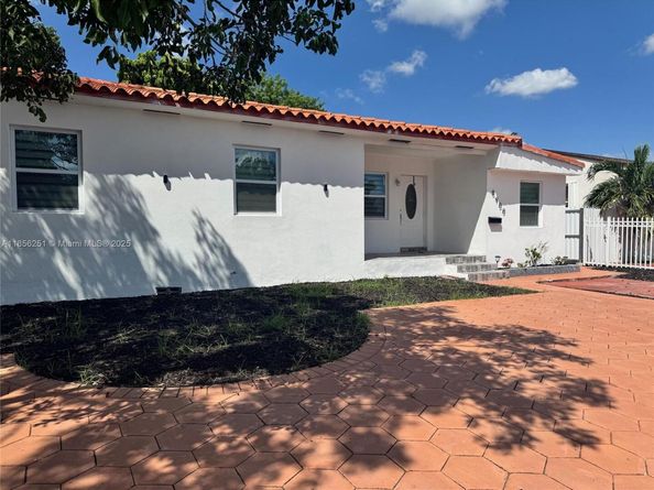 8900 NW 33rd Ave Rd, Miami FL 33147