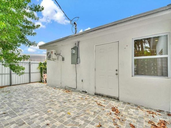8900 NW 33rd Ave Rd, Miami FL 33147