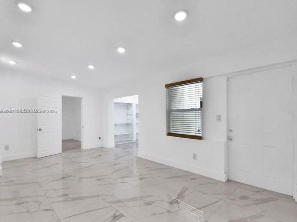 8900 NW 33rd Ave Rd, Miami FL 33147