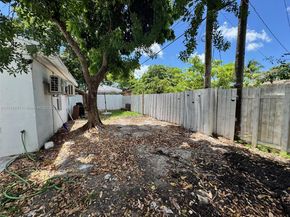 8900 NW 33rd Ave Rd, Miami FL 33147