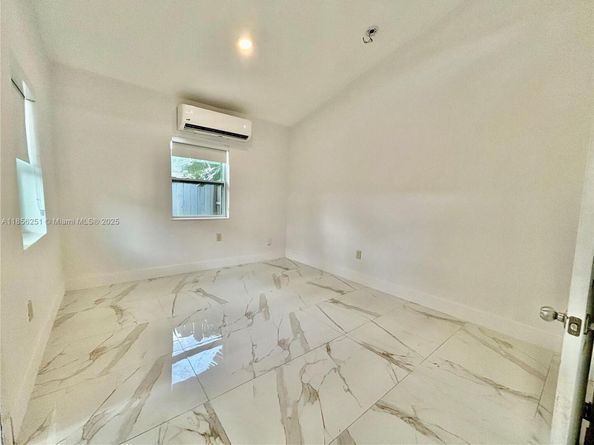 8900 NW 33rd Ave Rd, Miami FL 33147