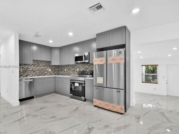 8900 NW 33rd Ave Rd, Miami FL 33147