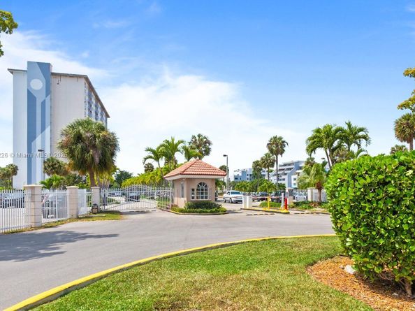 400 Kings Point Dr 1607, Sunny Isles Beach FL 33160