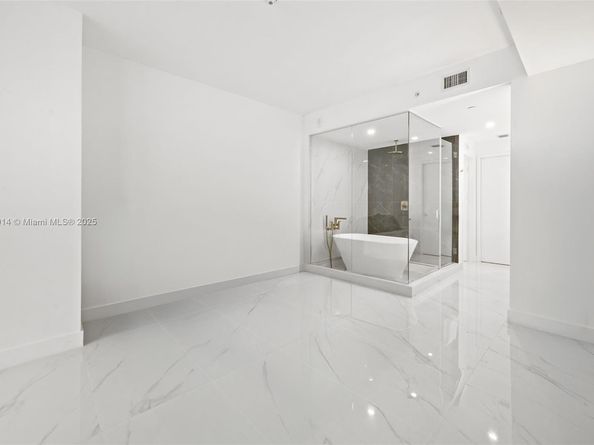 700 NE 24th 3404, Miami FL 33137