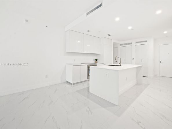 700 NE 24th 3404, Miami FL 33137