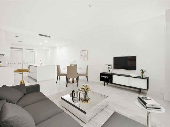 700 NE 24th 3404, Miami FL 33137