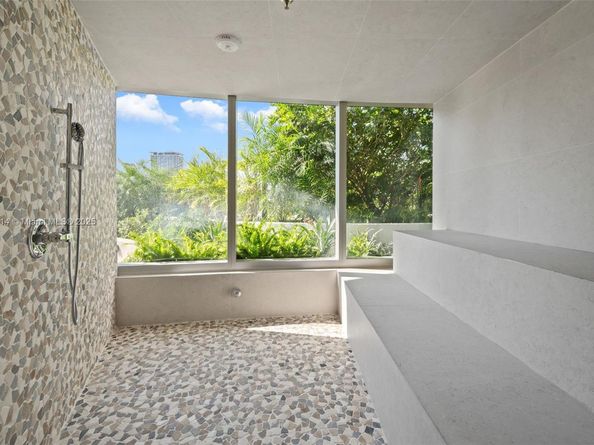 700 NE 24th 3404, Miami FL 33137