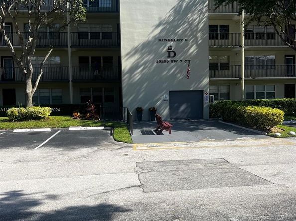 13255 SW 7th Ct 205D, Pembroke Pines FL 33027
