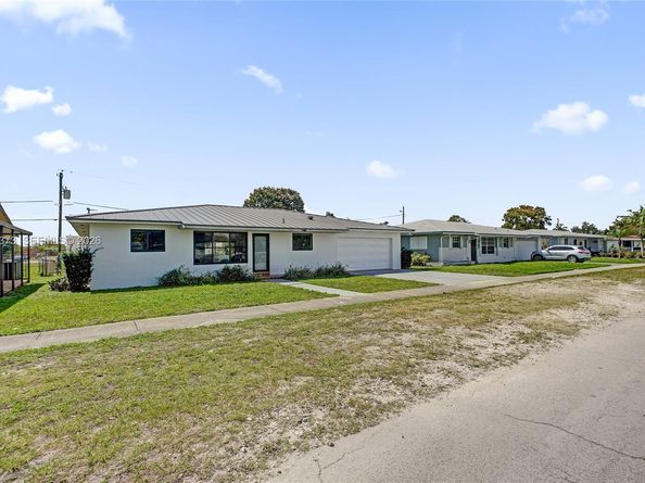 1860 NW 121st St, Miami FL 33167