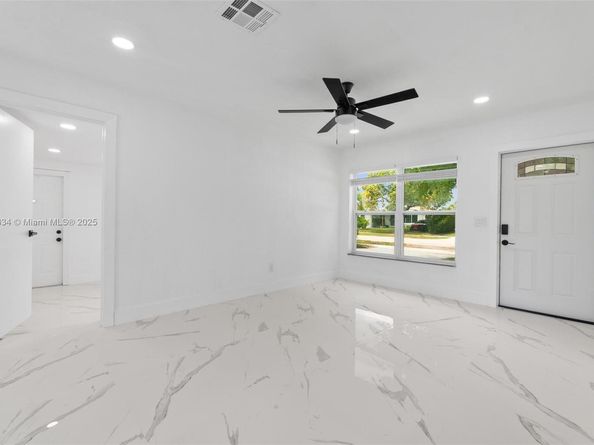 664 NW 21st St, Pompano Beach FL 33060
