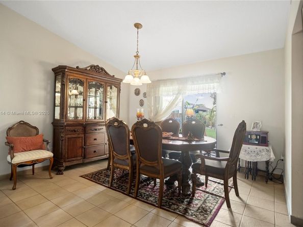 15824 Cotswold Ct, Davie FL 33331