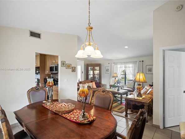 15824 Cotswold Ct, Davie FL 33331