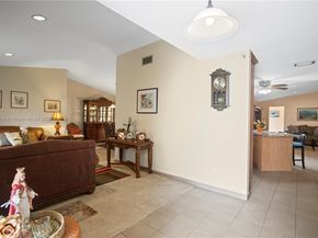 15824 Cotswold Ct, Davie FL 33331