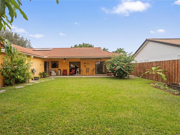 15824 Cotswold Ct, Davie FL 33331