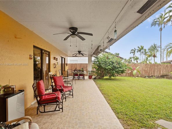 15824 Cotswold Ct, Davie FL 33331