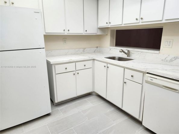 8520 SW 133rd Ave Rd 415, Miami FL 33183