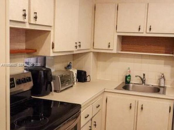 200 Ashbury Rd 203, Hollywood FL 33024