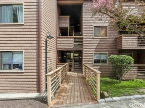 166 Old Brookfield Road 20A5, Danbury CT 06811