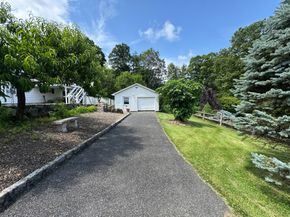 11 Knollcrest Road, New Fairfield CT 06812