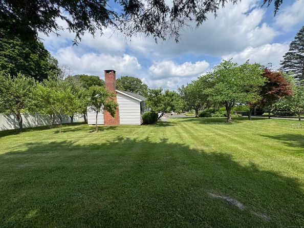 11 Knollcrest Road, New Fairfield CT 06812
