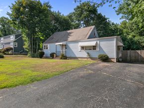 66 Loftus Circle, Bridgeport CT 06606