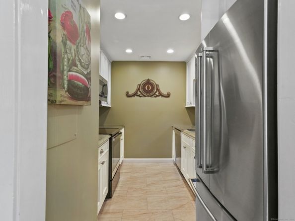 51 Hale Lane 51, Darien CT 06820