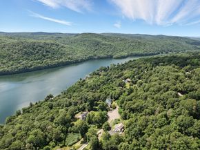 11 Squantz View Drive, New Fairfield CT 06812