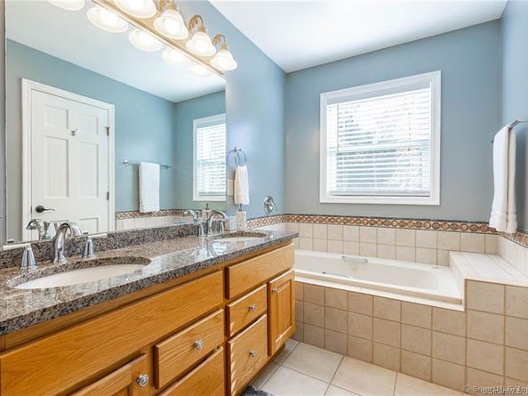 11 Squantz View Drive, New Fairfield CT 06812