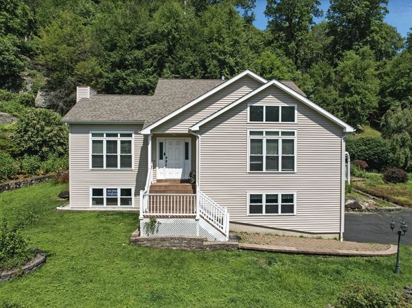 11 Squantz View Drive, New Fairfield CT 06812