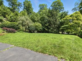11 Squantz View Drive, New Fairfield CT 06812