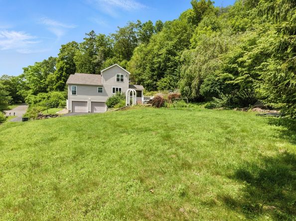 11 Squantz View Drive, New Fairfield CT 06812