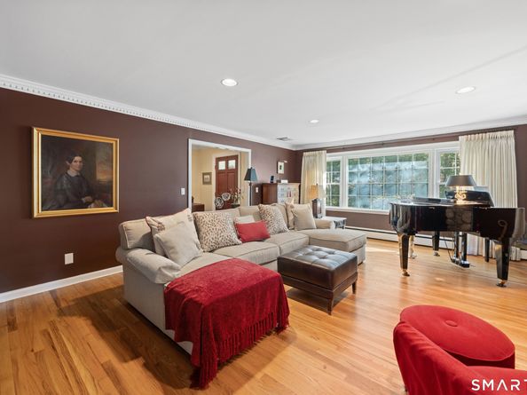 196 Mariomi Road, New Canaan CT 06840