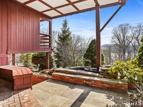31 Mountain View Drive, Brookfield CT 06804
