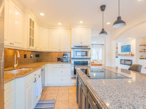 8 Rolling Lane, Norwalk CT 06851