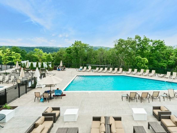 4 Brinscall Court 4, Danbury CT 06810