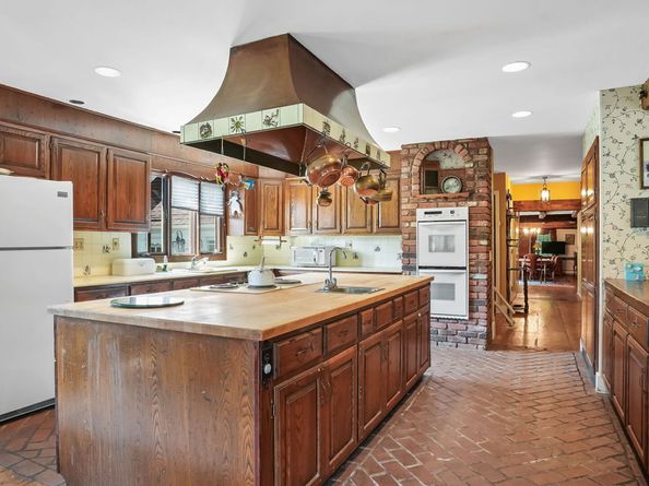 21 Fuller Road, Trumbull CT 06611