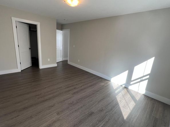 37 Old Route 7 4, Brookfield CT 06804