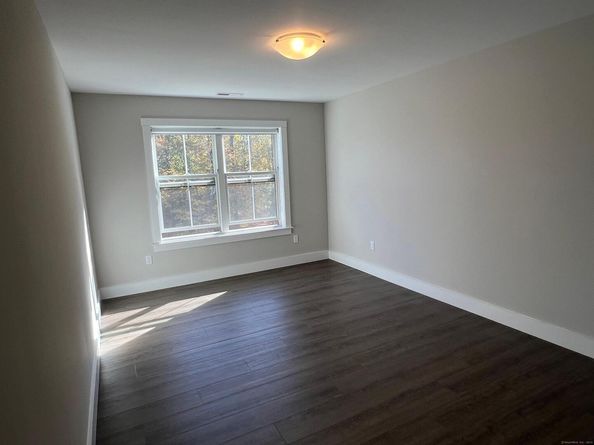 37 Old Route 7 4, Brookfield CT 06804