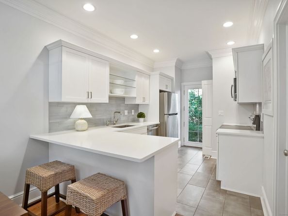 79 Locust Avenue APT 212, New Canaan CT 06840