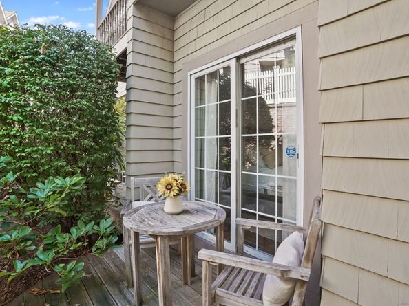 79 Locust Avenue APT 212, New Canaan CT 06840