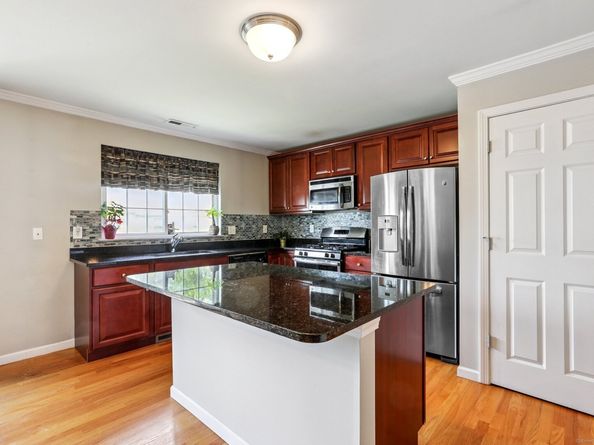 27 Riverview Court 27, Brookfield CT 06804