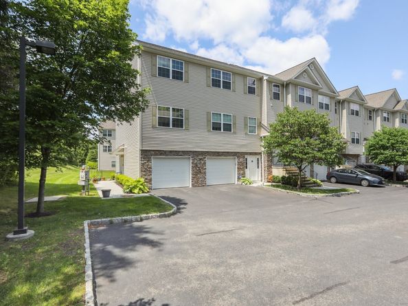 27 Riverview Court 27, Brookfield CT 06804