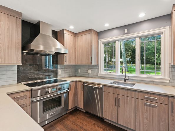 81 Fox Ridge Road, Stamford CT 06903
